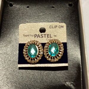 🦋Just In !! So Amazing NWT Rhinestone Clip On Earrings Fun to Wear 🦋